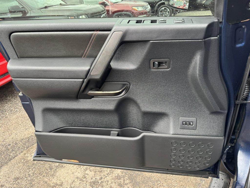 2012 Blue /Black Nissan Titan (1N6BA0ECXCN) with an 5.6l V8 MPI Dohc Flex 5.6 engine, Automatic transmission, located at 745 East Steele Rd., West Columbia, SC, 29170, (803) 755-9148, 33.927212, -81.148483 - Photo#15