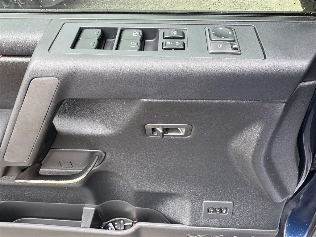 2012 Blue /Black Nissan Titan (1N6BA0ECXCN) with an 5.6l V8 MPI Dohc Flex 5.6 engine, Automatic transmission, located at 745 East Steele Rd., West Columbia, SC, 29170, (803) 755-9148, 33.927212, -81.148483 - Photo#16