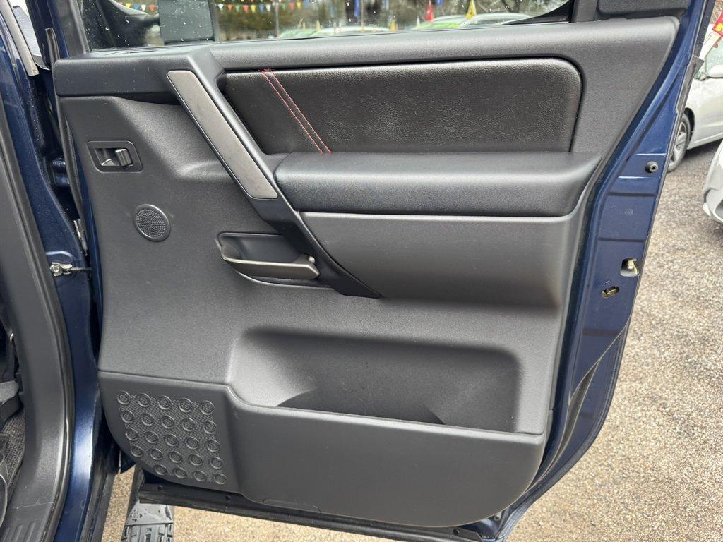 2012 Blue /Black Nissan Titan (1N6BA0ECXCN) with an 5.6l V8 MPI Dohc Flex 5.6 engine, Automatic transmission, located at 745 East Steele Rd., West Columbia, SC, 29170, (803) 755-9148, 33.927212, -81.148483 - Photo#21