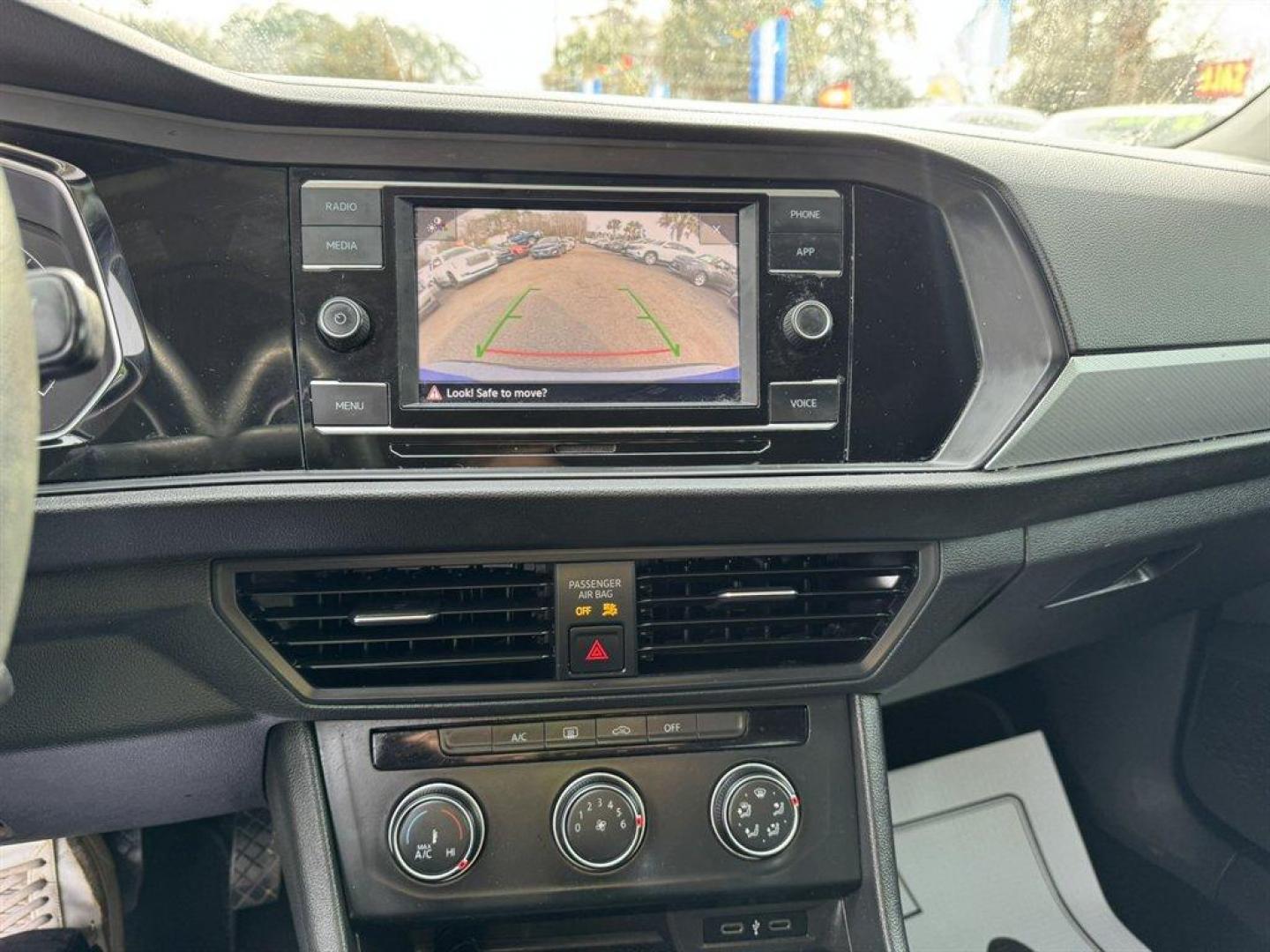 2020 Grey /Grey Volkswagen Jetta (3VWCB7BU2LM) with an 1.4l I-4 DI Dohc T/C 1.4l engine, Automatic transmission, located at 745 East Steele Rd., West Columbia, SC, 29170, (803) 755-9148, 33.927212, -81.148483 - Photo#12