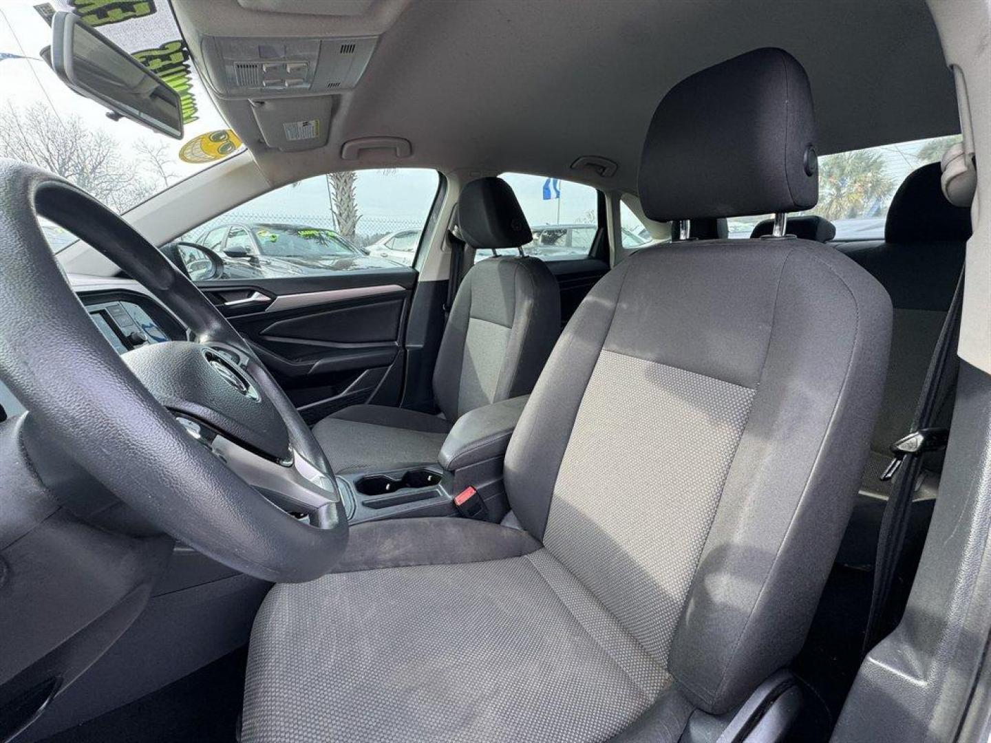 2020 Grey /Grey Volkswagen Jetta (3VWCB7BU2LM) with an 1.4l I-4 DI Dohc T/C 1.4l engine, Automatic transmission, located at 745 East Steele Rd., West Columbia, SC, 29170, (803) 755-9148, 33.927212, -81.148483 - Photo#16