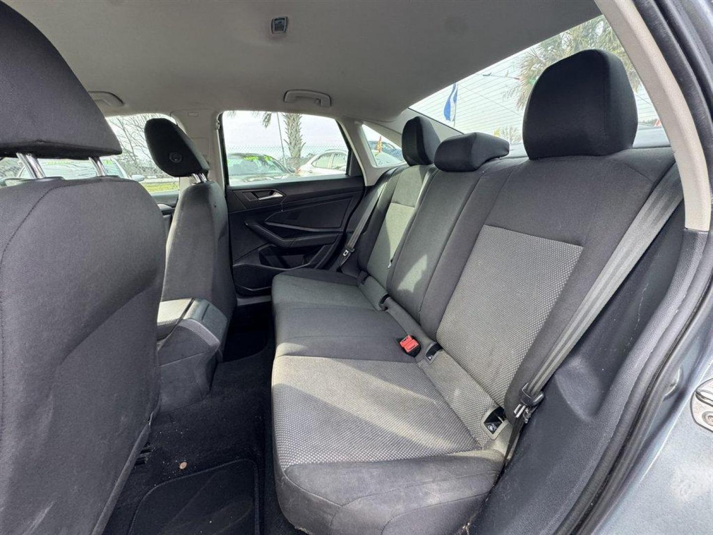 2020 Grey /Grey Volkswagen Jetta (3VWCB7BU2LM) with an 1.4l I-4 DI Dohc T/C 1.4l engine, Automatic transmission, located at 745 East Steele Rd., West Columbia, SC, 29170, (803) 755-9148, 33.927212, -81.148483 - Photo#18