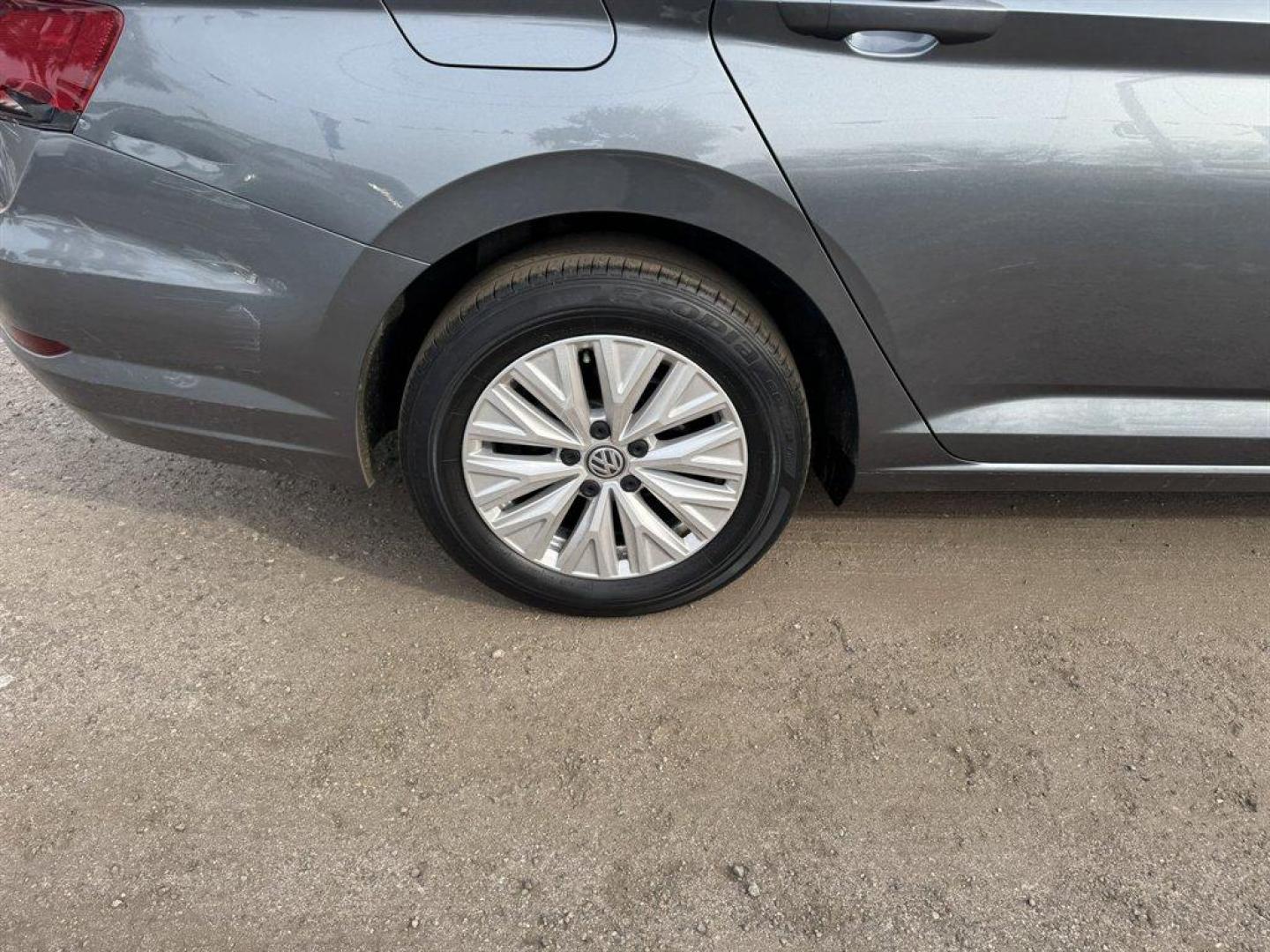 2020 Grey /Grey Volkswagen Jetta (3VWCB7BU2LM) with an 1.4l I-4 DI Dohc T/C 1.4l engine, Automatic transmission, located at 745 East Steele Rd., West Columbia, SC, 29170, (803) 755-9148, 33.927212, -81.148483 - Photo#24