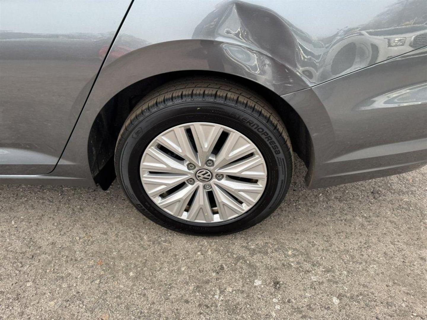 2020 Grey /Grey Volkswagen Jetta (3VWCB7BU2LM) with an 1.4l I-4 DI Dohc T/C 1.4l engine, Automatic transmission, located at 745 East Steele Rd., West Columbia, SC, 29170, (803) 755-9148, 33.927212, -81.148483 - Photo#25