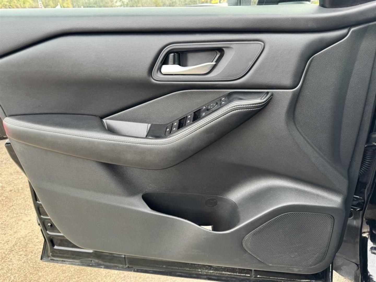 2024 Black /Grey Nissan Rogue (5N1BT3BB0RC) with an 1.5l I-3 DI Dohc T/C 1.5l engine, Automatic transmission, located at 745 East Steele Rd., West Columbia, SC, 29170, (803) 755-9148, 33.927212, -81.148483 - Photo#16