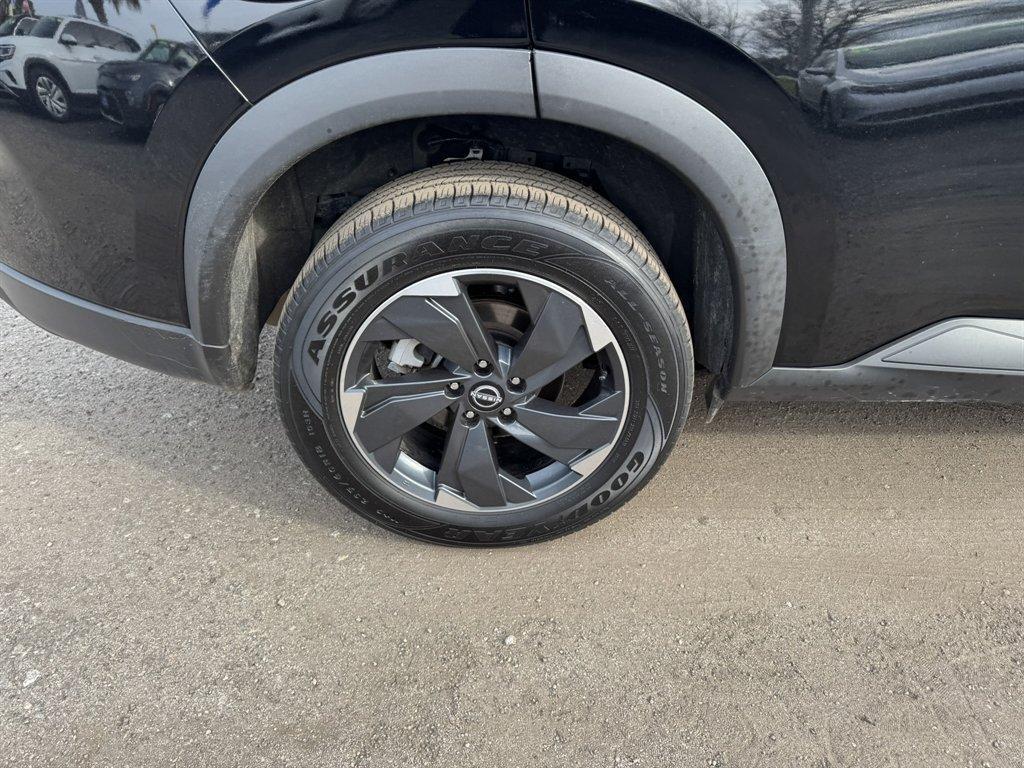 2024 Black /Grey Nissan Rogue (5N1BT3BB0RC) with an 1.5l I-3 DI Dohc T/C 1.5l engine, Automatic transmission, located at 745 East Steele Rd., West Columbia, SC, 29170, (803) 755-9148, 33.927212, -81.148483 - Photo#29