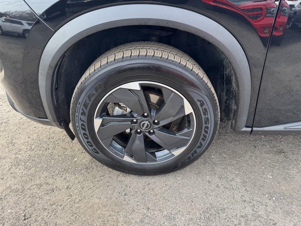 2024 Black /Grey Nissan Rogue (5N1BT3BB0RC) with an 1.5l I-3 DI Dohc T/C 1.5l engine, Automatic transmission, located at 745 East Steele Rd., West Columbia, SC, 29170, (803) 755-9148, 33.927212, -81.148483 - Photo#31