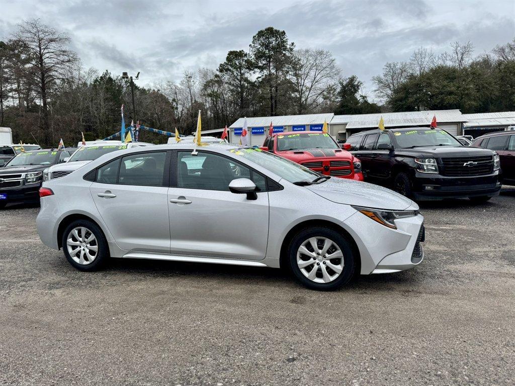 2022 Silver /Black Toyota Corolla (5YFEPMAE6NP) with an 1.8l I-4 MPI Dohc 1.8l engine, Automatic transmission, located at 745 East Steele Rd., West Columbia, SC, 29170, (803) 755-9148, 33.927212, -81.148483 - Photo#2