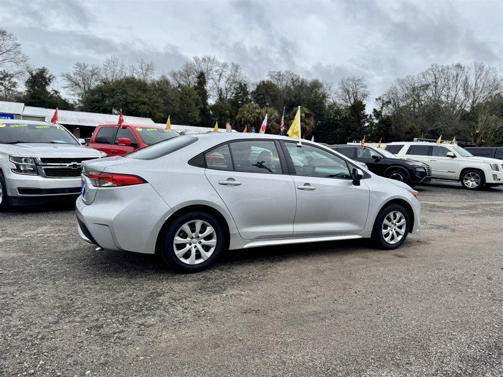 2022 Silver /Black Toyota Corolla (5YFEPMAE6NP) with an 1.8l I-4 MPI Dohc 1.8l engine, Automatic transmission, located at 745 East Steele Rd., West Columbia, SC, 29170, (803) 755-9148, 33.927212, -81.148483 - Photo#3