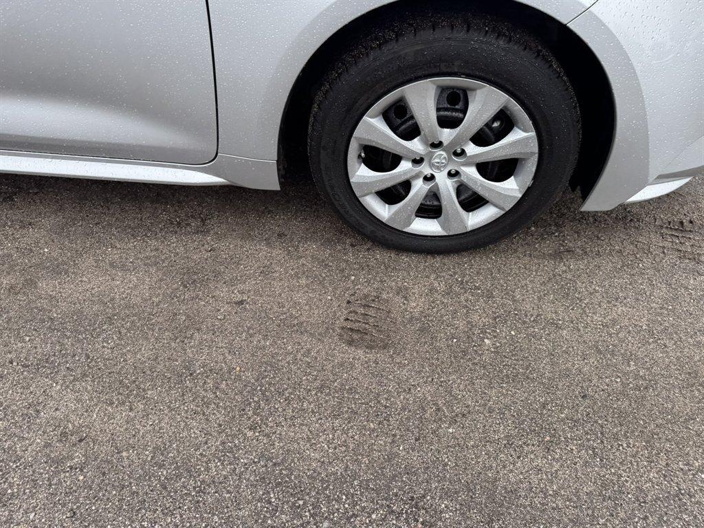 2022 Silver /Black Toyota Corolla (5YFEPMAE6NP) with an 1.8l I-4 MPI Dohc 1.8l engine, Automatic transmission, located at 745 East Steele Rd., West Columbia, SC, 29170, (803) 755-9148, 33.927212, -81.148483 - Photo#26