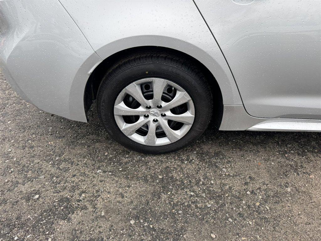 2022 Silver /Black Toyota Corolla (5YFEPMAE6NP) with an 1.8l I-4 MPI Dohc 1.8l engine, Automatic transmission, located at 745 East Steele Rd., West Columbia, SC, 29170, (803) 755-9148, 33.927212, -81.148483 - Photo#27