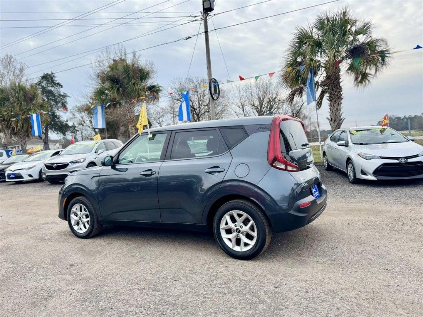 2022 Grey /Grey Kia Soul (KNDJ23AU0N7) with an 2.0l I-4 DI Dohc 2.0l engine, Automatic transmission, located at 745 East Steele Rd., West Columbia, SC, 29170, (803) 755-9148, 33.927212, -81.148483 - Photo#5