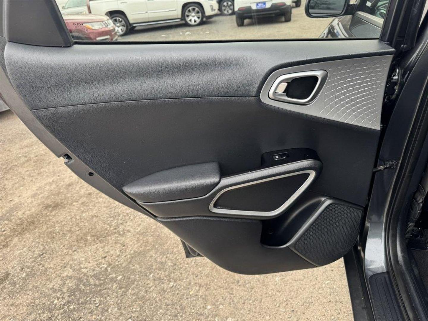 2022 Grey /Grey Kia Soul (KNDJ23AU0N7) with an 2.0l I-4 DI Dohc 2.0l engine, Automatic transmission, located at 745 East Steele Rd., West Columbia, SC, 29170, (803) 755-9148, 33.927212, -81.148483 - Photo#18