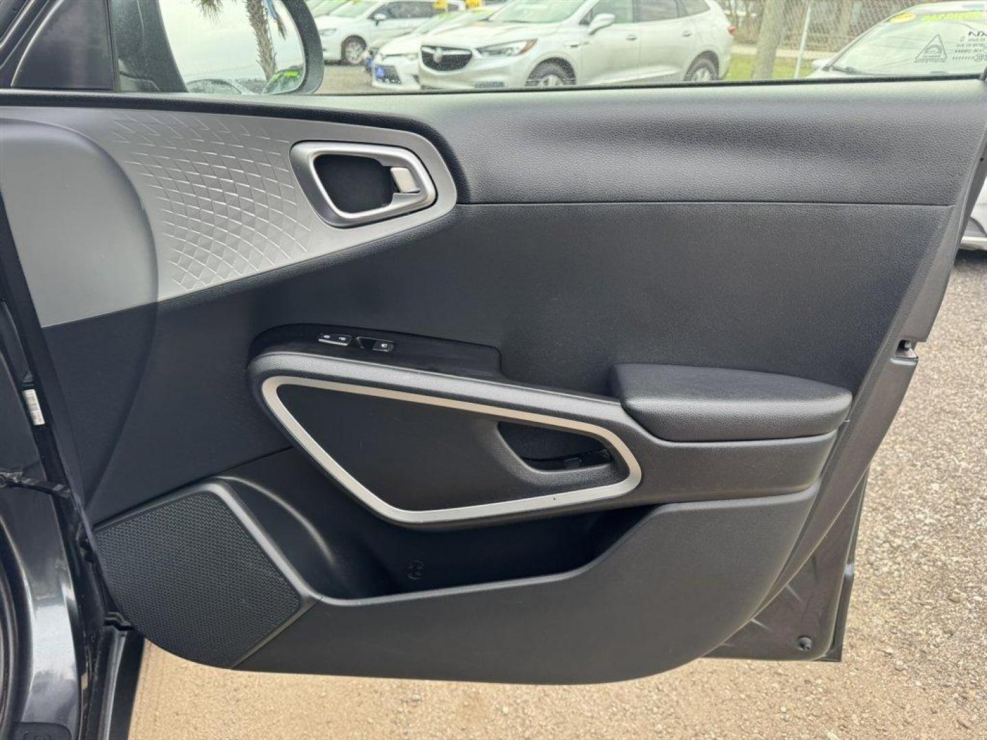 2022 Grey /Grey Kia Soul (KNDJ23AU0N7) with an 2.0l I-4 DI Dohc 2.0l engine, Automatic transmission, located at 745 East Steele Rd., West Columbia, SC, 29170, (803) 755-9148, 33.927212, -81.148483 - Photo#22