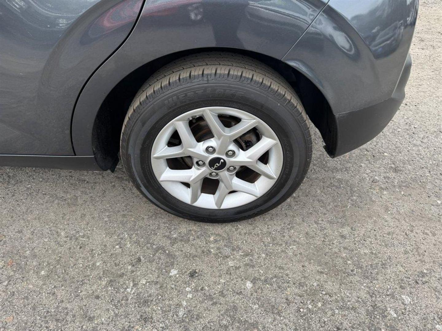 2022 Grey /Grey Kia Soul (KNDJ23AU0N7) with an 2.0l I-4 DI Dohc 2.0l engine, Automatic transmission, located at 745 East Steele Rd., West Columbia, SC, 29170, (803) 755-9148, 33.927212, -81.148483 - Photo#27