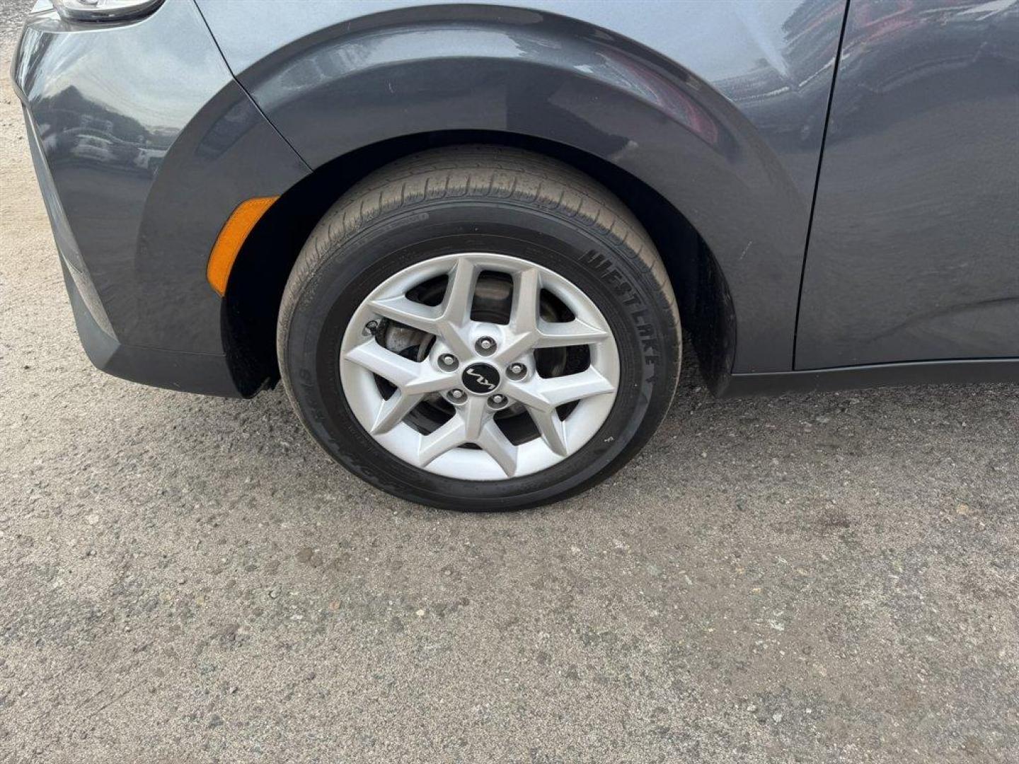 2022 Grey /Grey Kia Soul (KNDJ23AU0N7) with an 2.0l I-4 DI Dohc 2.0l engine, Automatic transmission, located at 745 East Steele Rd., West Columbia, SC, 29170, (803) 755-9148, 33.927212, -81.148483 - Photo#28