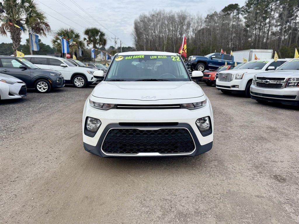 2022 White /Grey Kia Soul (KNDJ23AU2N7) with an 2.0l I-4 DI Dohc 2.0l engine, Automatic transmission, located at 745 East Steele Rd., West Columbia, SC, 29170, (803) 755-9148, 33.927212, -81.148483 - Photo#1