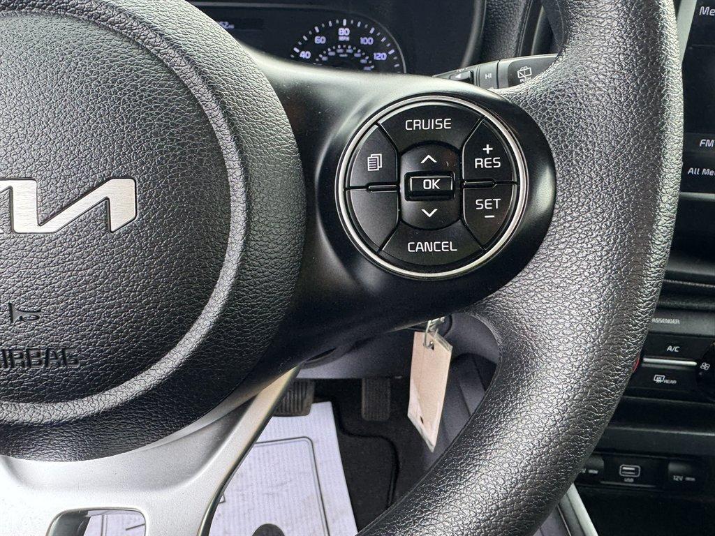 2022 White /Grey Kia Soul (KNDJ23AU2N7) with an 2.0l I-4 DI Dohc 2.0l engine, Automatic transmission, located at 745 East Steele Rd., West Columbia, SC, 29170, (803) 755-9148, 33.927212, -81.148483 - Photo#9