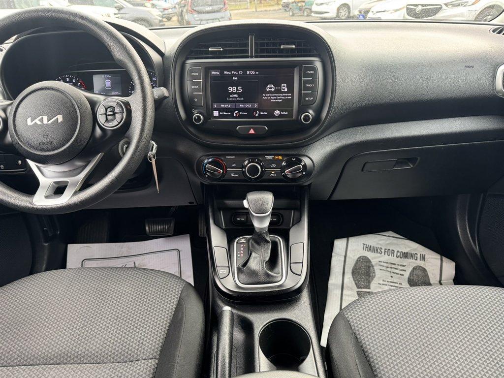 2022 White /Grey Kia Soul (KNDJ23AU2N7) with an 2.0l I-4 DI Dohc 2.0l engine, Automatic transmission, located at 745 East Steele Rd., West Columbia, SC, 29170, (803) 755-9148, 33.927212, -81.148483 - Photo#11