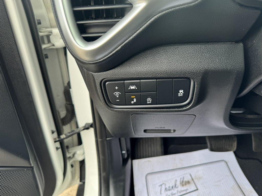 2022 White /Grey Kia Soul (KNDJ23AU2N7) with an 2.0l I-4 DI Dohc 2.0l engine, Automatic transmission, located at 745 East Steele Rd., West Columbia, SC, 29170, (803) 755-9148, 33.927212, -81.148483 - Photo#14