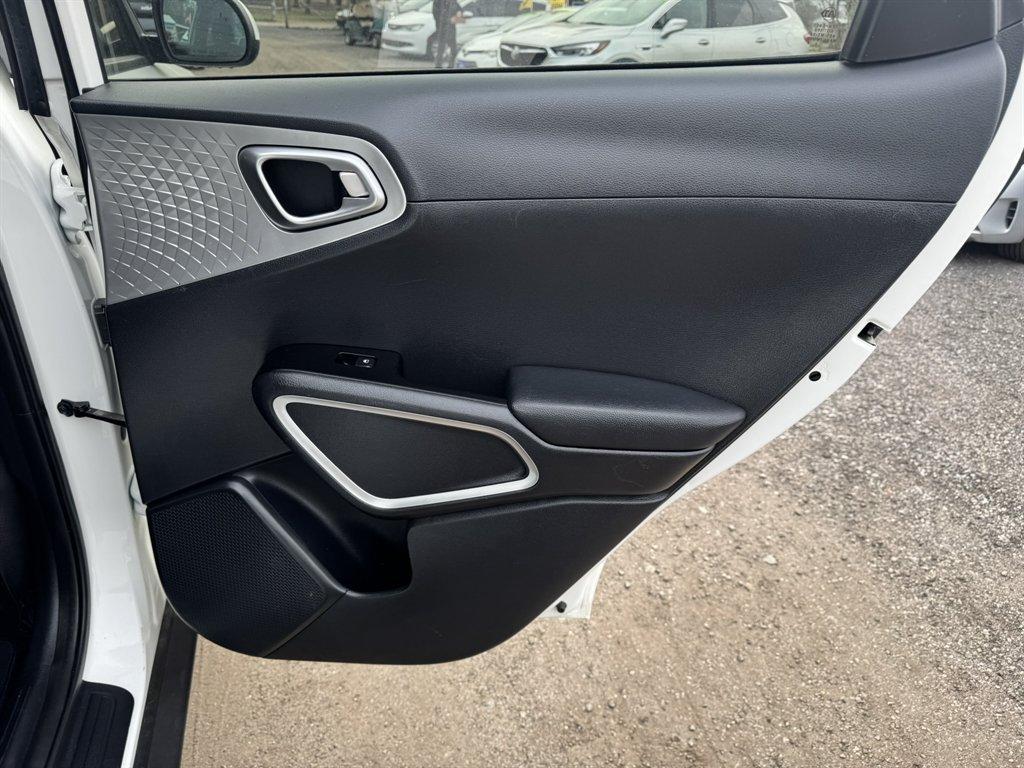 2022 White /Grey Kia Soul (KNDJ23AU2N7) with an 2.0l I-4 DI Dohc 2.0l engine, Automatic transmission, located at 745 East Steele Rd., West Columbia, SC, 29170, (803) 755-9148, 33.927212, -81.148483 - Photo#20