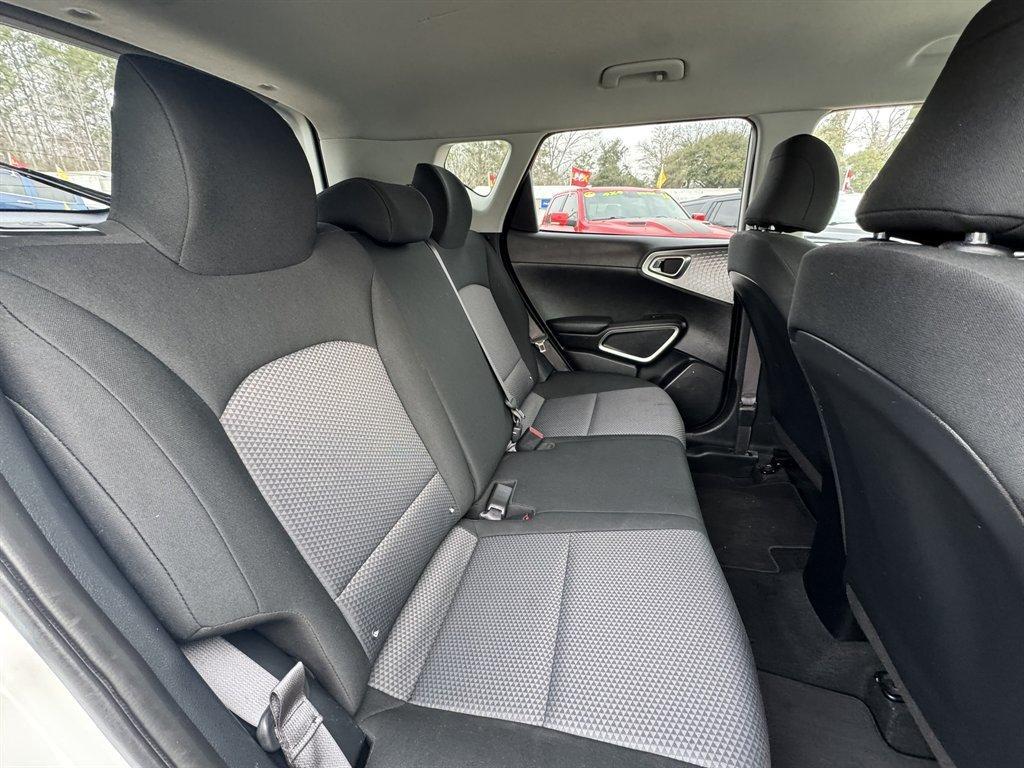 2022 White /Grey Kia Soul (KNDJ23AU2N7) with an 2.0l I-4 DI Dohc 2.0l engine, Automatic transmission, located at 745 East Steele Rd., West Columbia, SC, 29170, (803) 755-9148, 33.927212, -81.148483 - Photo#21