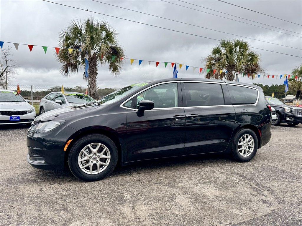 2023 Chrysler Voyager 