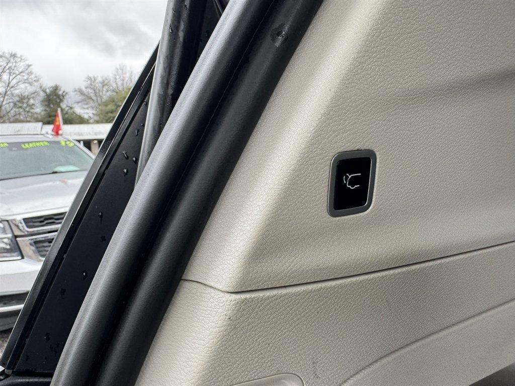 2023 Black /Grey Chrysler Voyager (2C4RC1CGXPR) with an 3.6l V6 Smpi Dohc VVT 3.6 engine, Automatic transmission, located at 745 East Steele Rd., West Columbia, SC, 29170, (803) 755-9148, 33.927212, -81.148483 - Photo#27