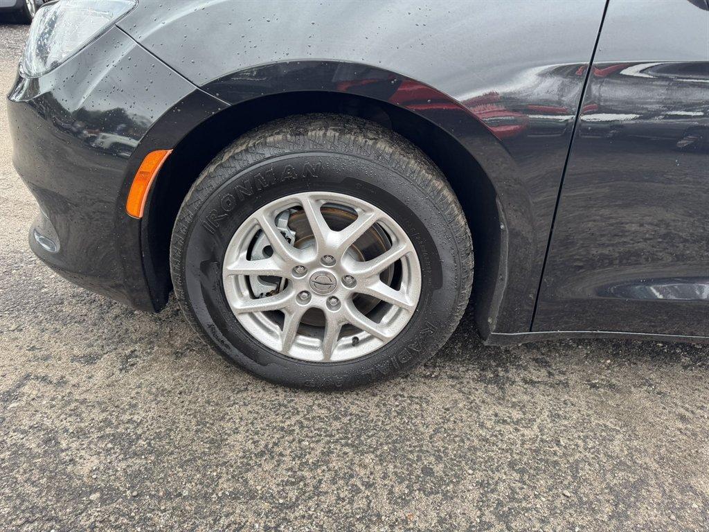 2023 Black /Grey Chrysler Voyager (2C4RC1CGXPR) with an 3.6l V6 Smpi Dohc VVT 3.6 engine, Automatic transmission, located at 745 East Steele Rd., West Columbia, SC, 29170, (803) 755-9148, 33.927212, -81.148483 - Photo#31