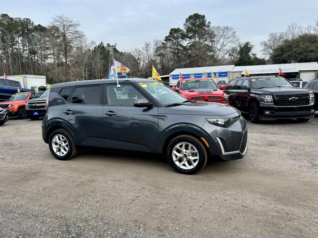 2023 Grey /Grey Kia Soul (KNDJ23AUXP7) with an 2.0l I-4 DI Dohc 2.0l engine, Automatic transmission, located at 745 East Steele Rd., West Columbia, SC, 29170, (803) 755-9148, 33.927212, -81.148483 - Photo#2