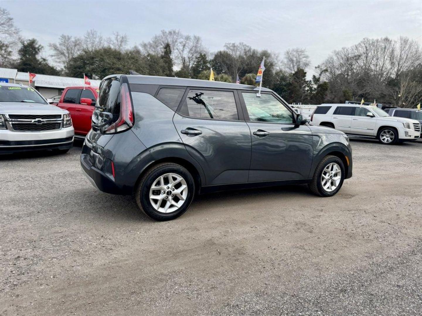 2023 Grey /Grey Kia Soul (KNDJ23AUXP7) with an 2.0l I-4 DI Dohc 2.0l engine, Automatic transmission, located at 745 East Steele Rd., West Columbia, SC, 29170, (803) 755-9148, 33.927212, -81.148483 - Photo#3