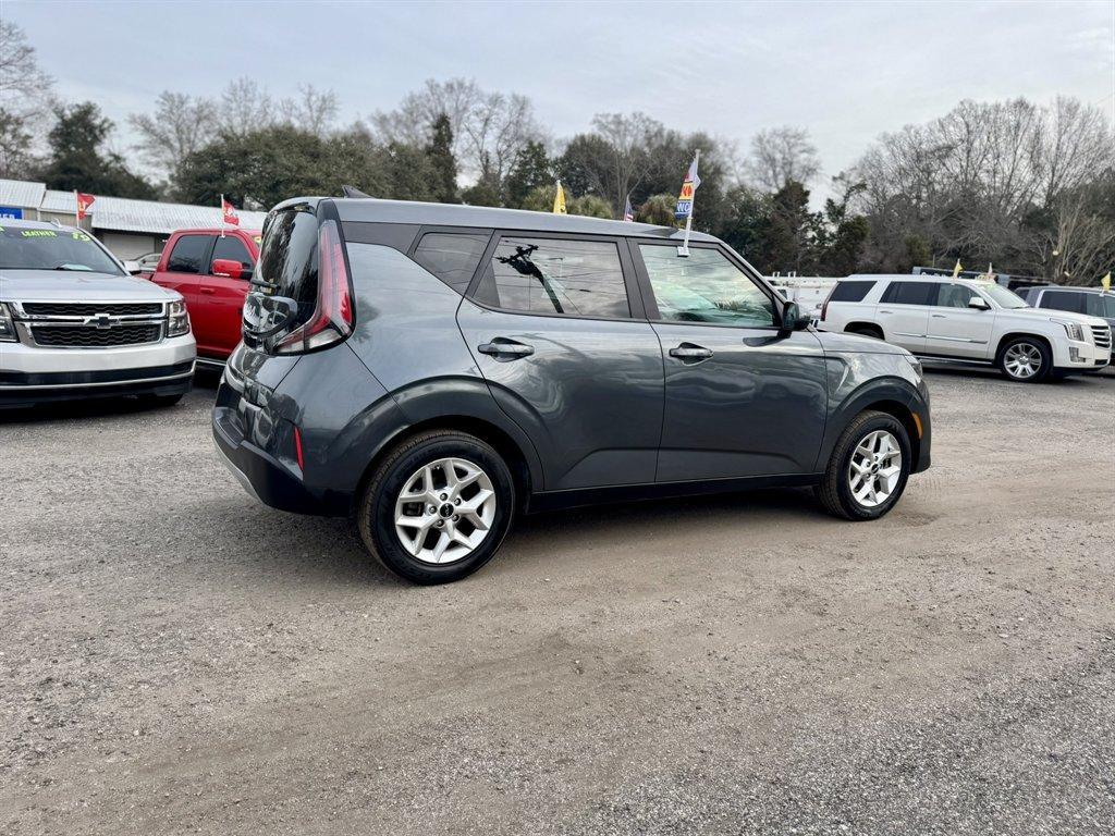 2023 Grey /Grey Kia Soul (KNDJ23AUXP7) with an 2.0l I-4 DI Dohc 2.0l engine, Automatic transmission, located at 745 East Steele Rd., West Columbia, SC, 29170, (803) 755-9148, 33.927212, -81.148483 - Photo#3
