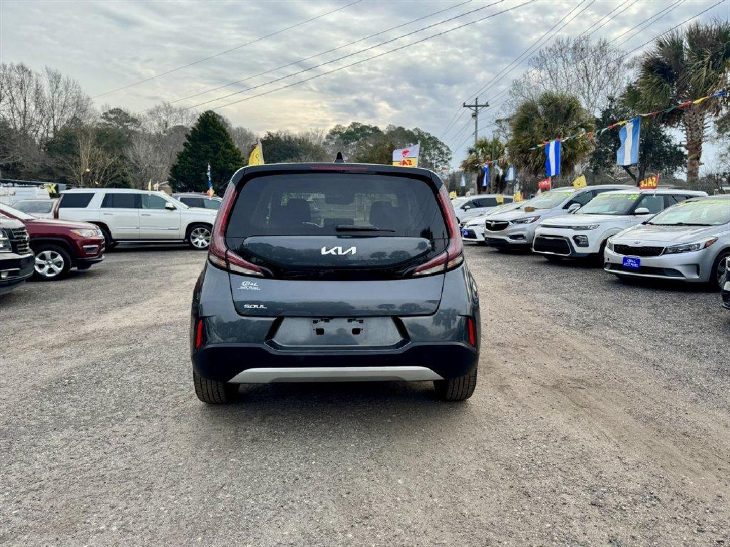 2023 Grey /Grey Kia Soul (KNDJ23AUXP7) with an 2.0l I-4 DI Dohc 2.0l engine, Automatic transmission, located at 745 East Steele Rd., West Columbia, SC, 29170, (803) 755-9148, 33.927212, -81.148483 - Photo#4