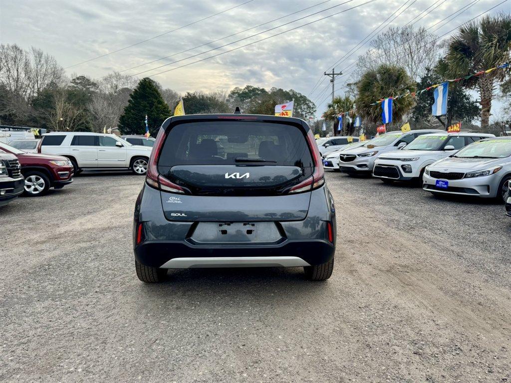 2023 Grey /Grey Kia Soul (KNDJ23AUXP7) with an 2.0l I-4 DI Dohc 2.0l engine, Automatic transmission, located at 745 East Steele Rd., West Columbia, SC, 29170, (803) 755-9148, 33.927212, -81.148483 - Photo#4