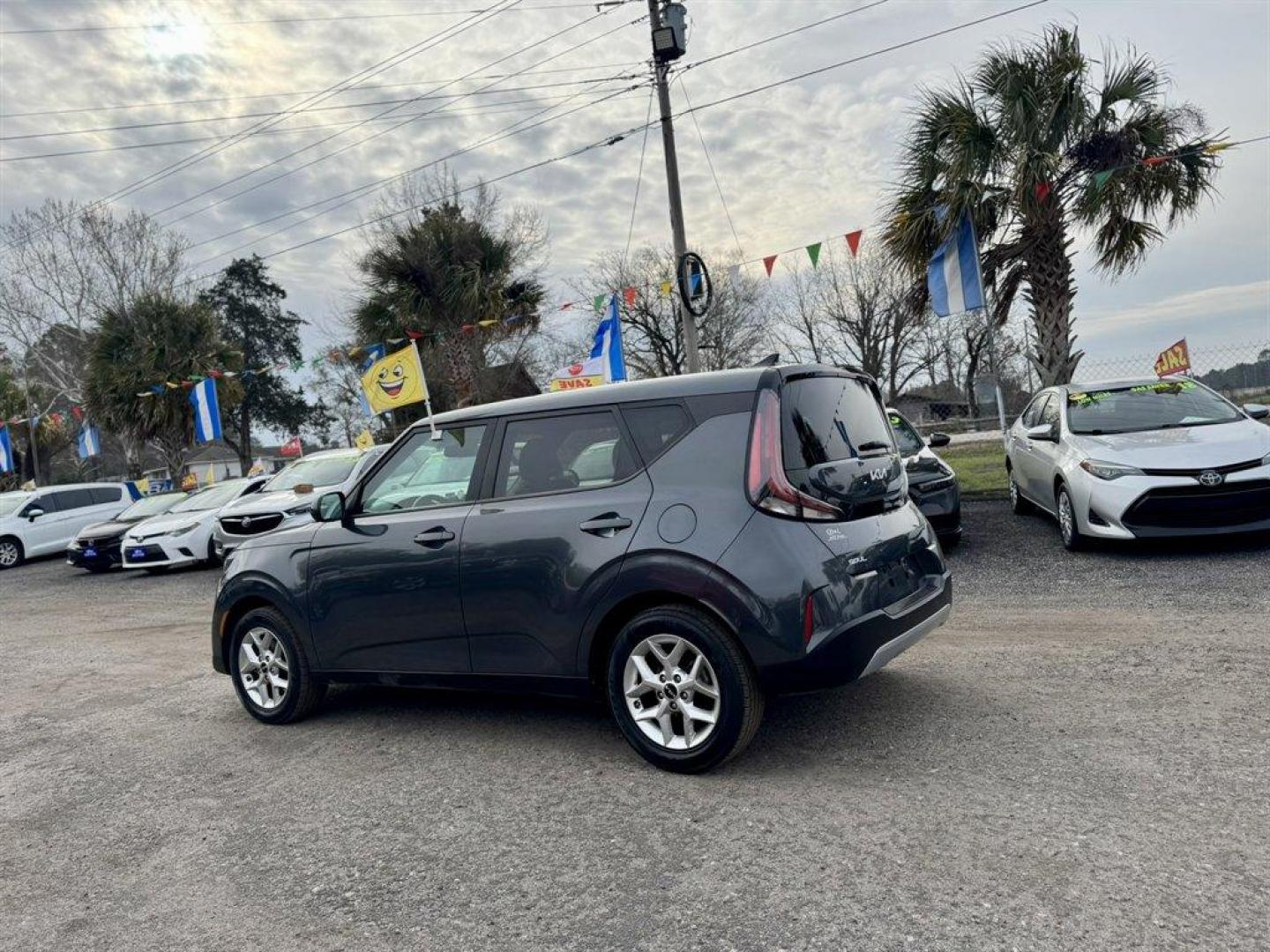 2023 Grey /Grey Kia Soul (KNDJ23AUXP7) with an 2.0l I-4 DI Dohc 2.0l engine, Automatic transmission, located at 745 East Steele Rd., West Columbia, SC, 29170, (803) 755-9148, 33.927212, -81.148483 - Photo#5