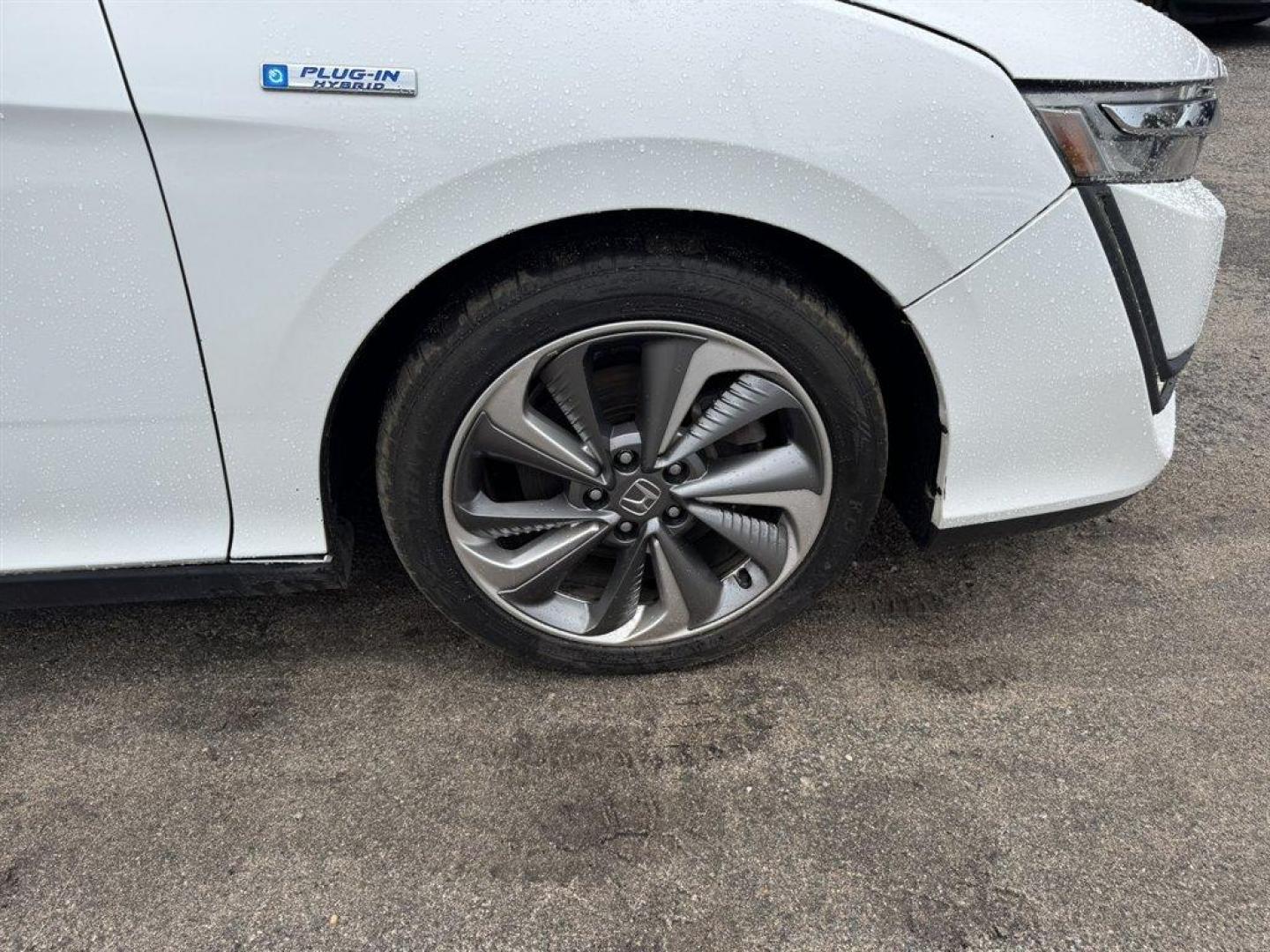 2018 White /Beige Honda Clarity (JHMZC5F37JC) with an 1.5l I-4 DI Dohc Phev 1.5 engine, Automatic transmission, located at 745 East Steele Rd., West Columbia, SC, 29170, (803) 755-9148, 33.927212, -81.148483 - Photo#30