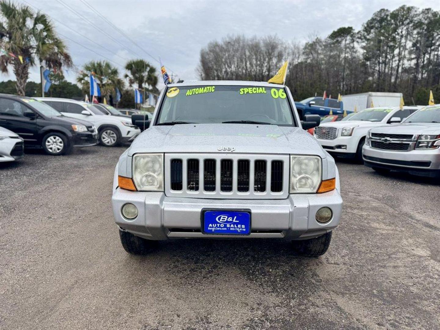 2006 Silver /Grey Jeep Commander (1J8HG48K96C) with an 3.7l V6 MPI 3.7l engine, Auto transmission, located at 745 East Steele Rd., West Columbia, SC, 29170, (803) 755-9148, 33.927212, -81.148483 - Photo#1