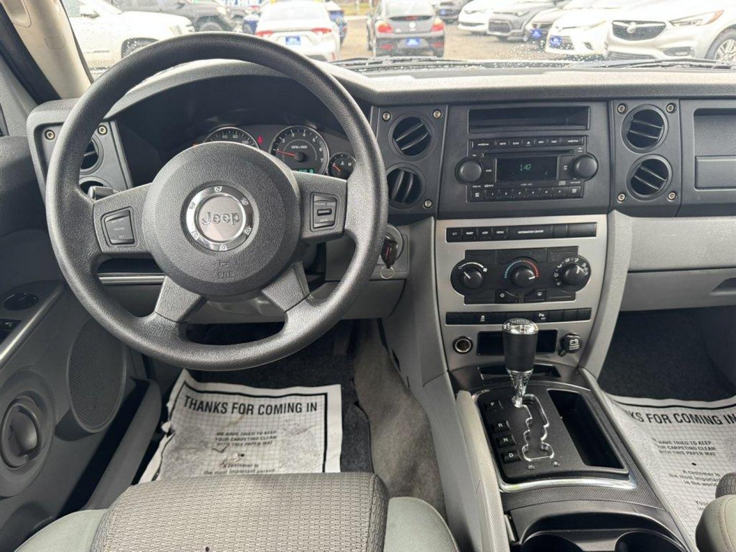 2006 Silver /Grey Jeep Commander (1J8HG48K96C) with an 3.7l V6 MPI 3.7l engine, Auto transmission, located at 745 East Steele Rd., West Columbia, SC, 29170, (803) 755-9148, 33.927212, -81.148483 - Photo#6