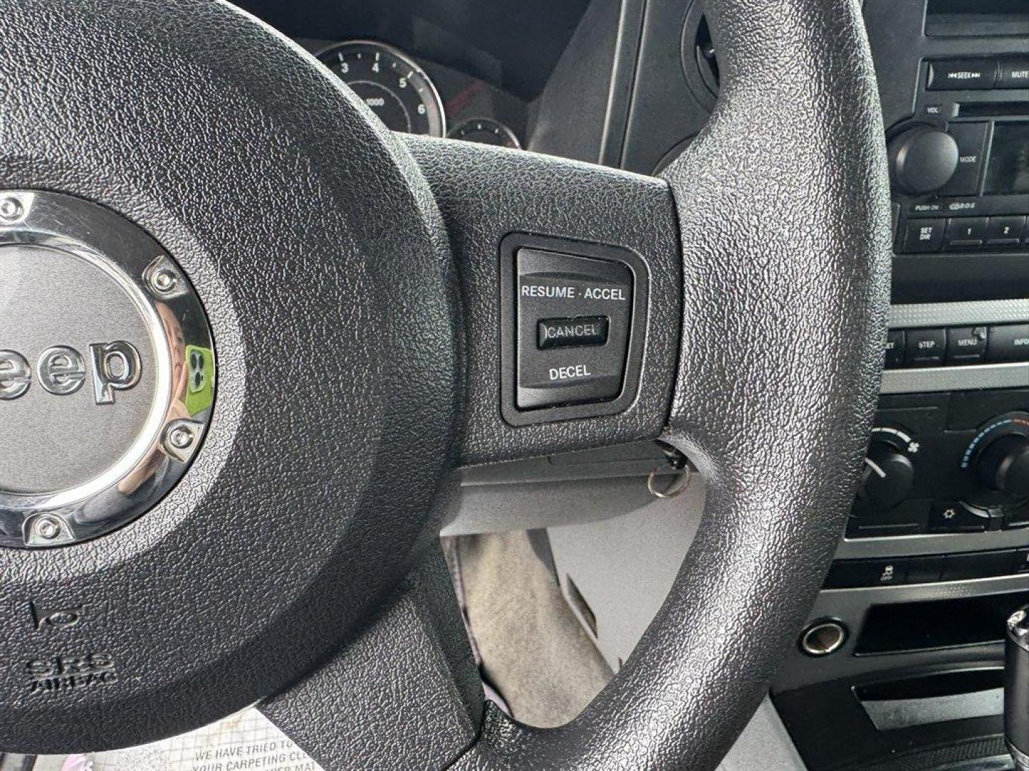 2006 Silver /Grey Jeep Commander (1J8HG48K96C) with an 3.7l V6 MPI 3.7l engine, Auto transmission, located at 745 East Steele Rd., West Columbia, SC, 29170, (803) 755-9148, 33.927212, -81.148483 - Photo#9