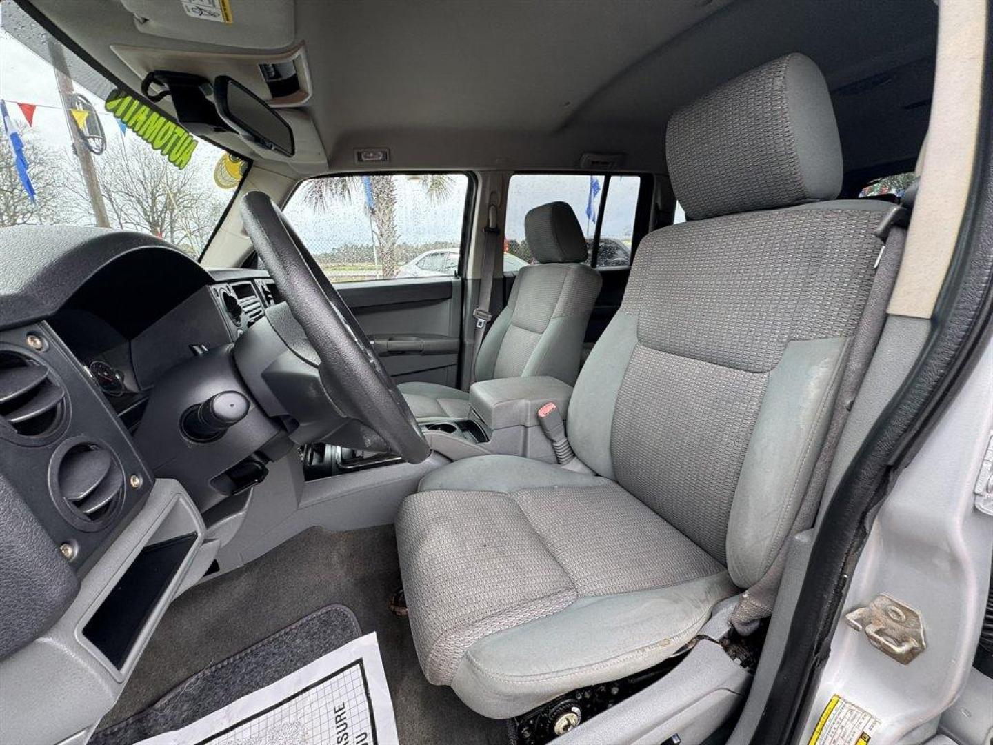 2006 Silver /Grey Jeep Commander (1J8HG48K96C) with an 3.7l V6 MPI 3.7l engine, Auto transmission, located at 745 East Steele Rd., West Columbia, SC, 29170, (803) 755-9148, 33.927212, -81.148483 - Photo#16