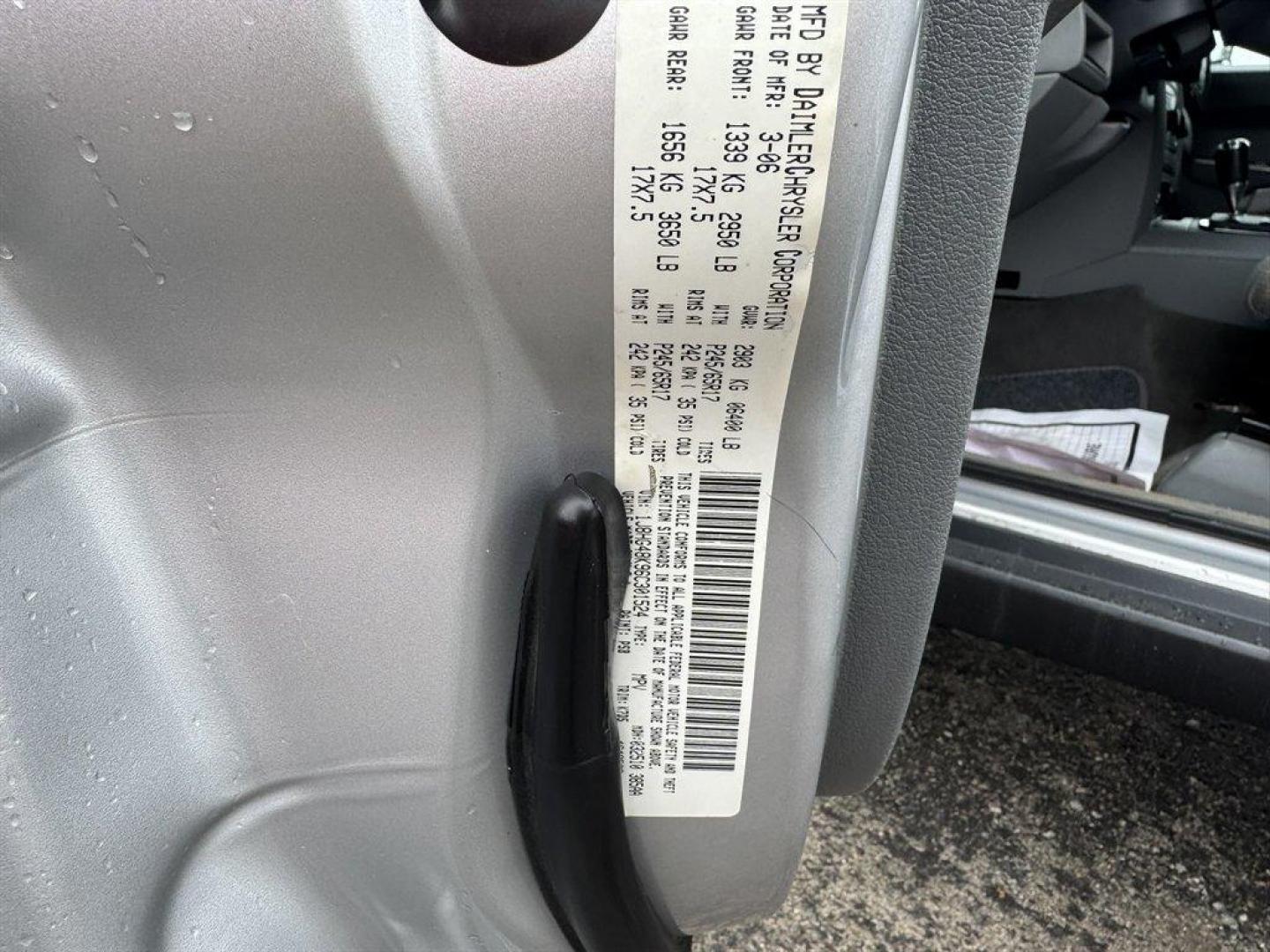 2006 Silver /Grey Jeep Commander (1J8HG48K96C) with an 3.7l V6 MPI 3.7l engine, Auto transmission, located at 745 East Steele Rd., West Columbia, SC, 29170, (803) 755-9148, 33.927212, -81.148483 - Photo#30