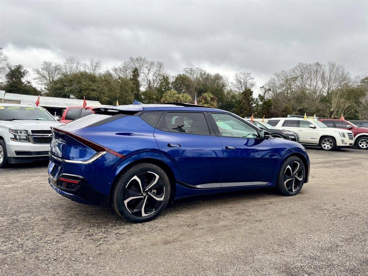 2022 Blue /Black Kia EV6 (KNDC4DLCXN5) with an 77.4 KWH Elect 77.4 KWH engine, Automatic transmission, located at 745 East Steele Rd., West Columbia, SC, 29170, (803) 755-9148, 33.927212, -81.148483 - Photo#3