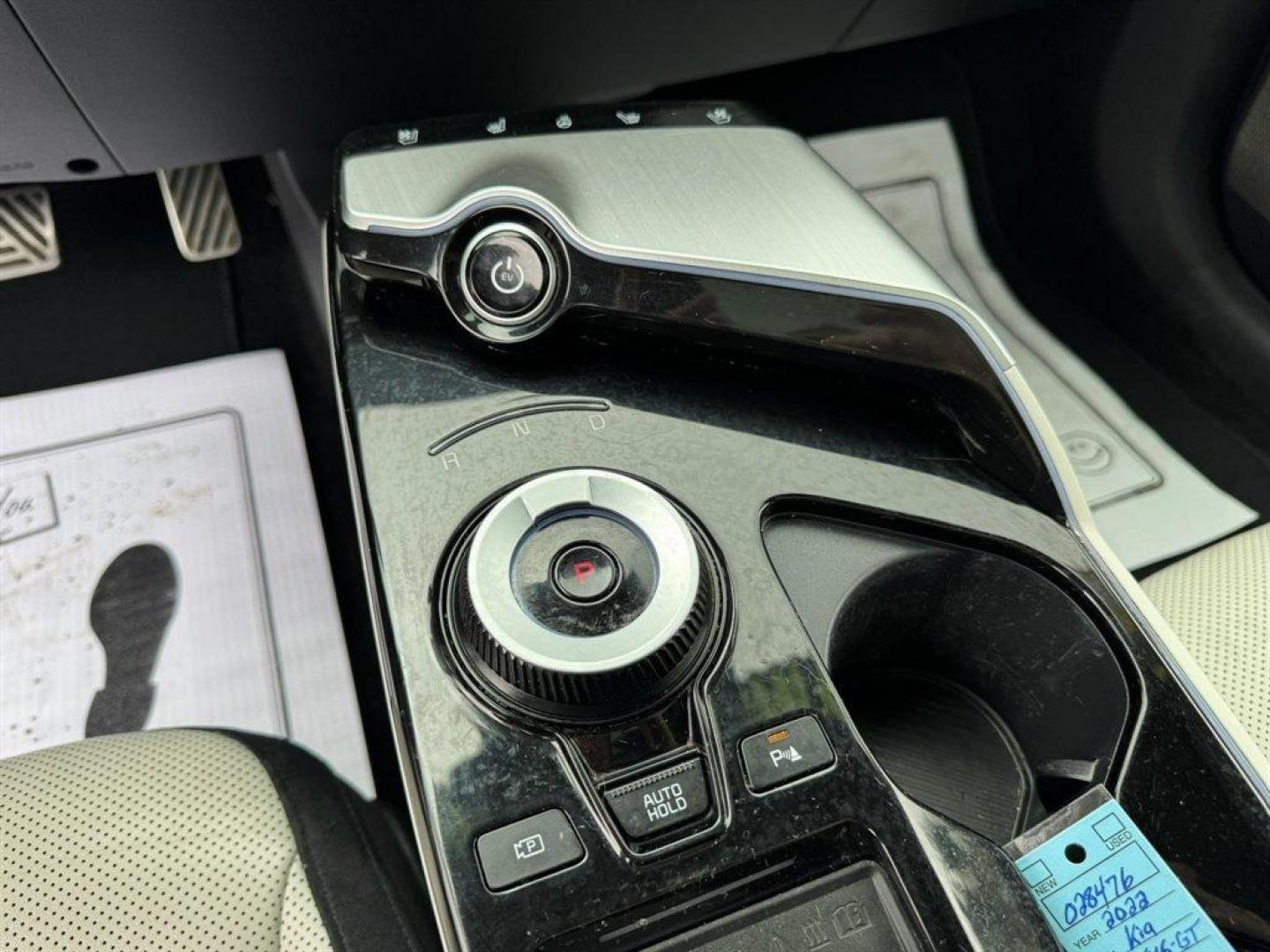 2022 Blue /Black Kia EV6 (KNDC4DLCXN5) with an 77.4 KWH Elect 77.4 KWH engine, Automatic transmission, located at 745 East Steele Rd., West Columbia, SC, 29170, (803) 755-9148, 33.927212, -81.148483 - Photo#16