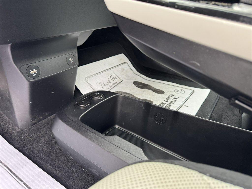 2022 Blue /Black Kia EV6 (KNDC4DLCXN5) with an 77.4 KWH Elect 77.4 KWH engine, Automatic transmission, located at 745 East Steele Rd., West Columbia, SC, 29170, (803) 755-9148, 33.927212, -81.148483 - Photo#17