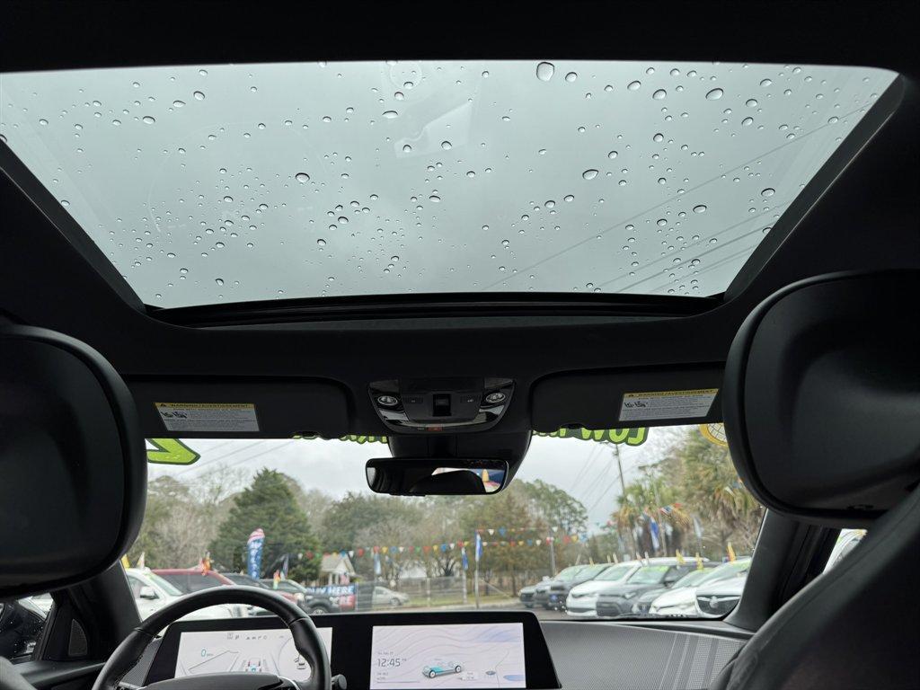 2022 Blue /Black Kia EV6 (KNDC4DLCXN5) with an 77.4 KWH Elect 77.4 KWH engine, Automatic transmission, located at 745 East Steele Rd., West Columbia, SC, 29170, (803) 755-9148, 33.927212, -81.148483 - Photo#19