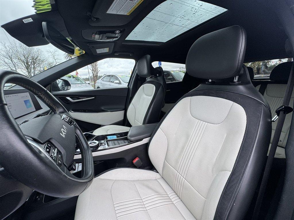 2022 Blue /Black Kia EV6 (KNDC4DLCXN5) with an 77.4 KWH Elect 77.4 KWH engine, Automatic transmission, located at 745 East Steele Rd., West Columbia, SC, 29170, (803) 755-9148, 33.927212, -81.148483 - Photo#23