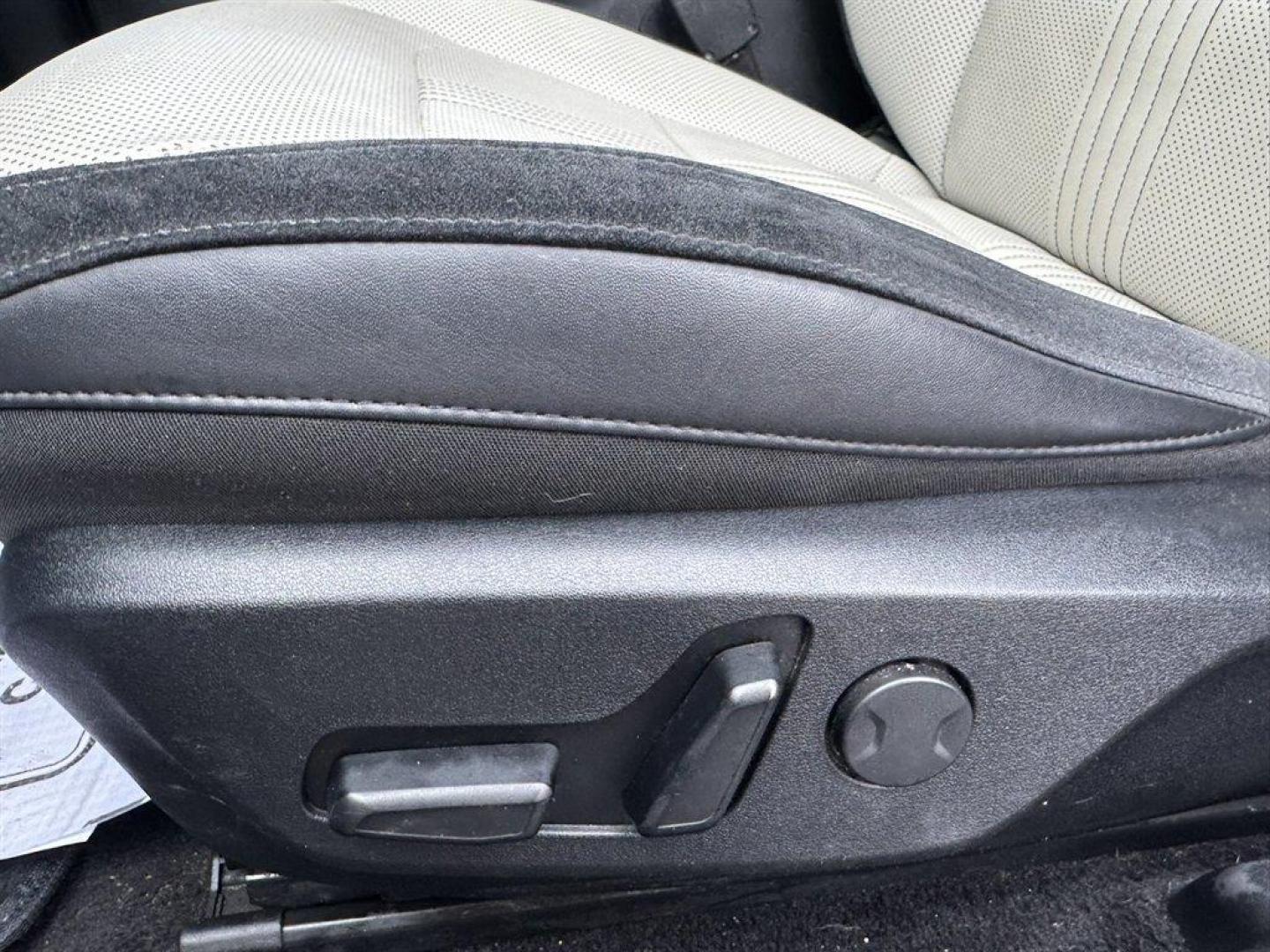 2022 Blue /Black Kia EV6 (KNDC4DLCXN5) with an 77.4 KWH Elect 77.4 KWH engine, Automatic transmission, located at 745 East Steele Rd., West Columbia, SC, 29170, (803) 755-9148, 33.927212, -81.148483 - Photo#24