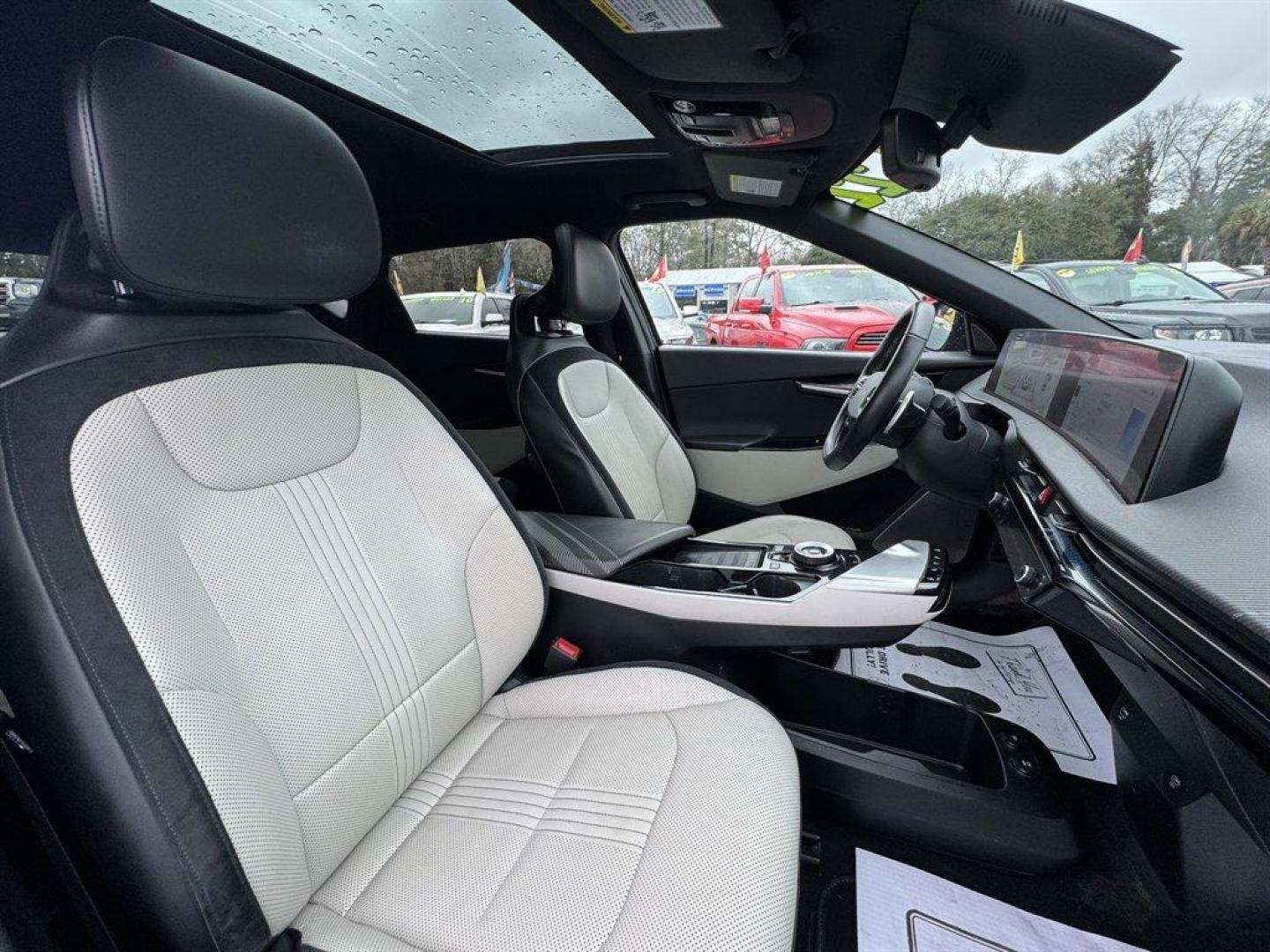 2022 Blue /Black Kia EV6 (KNDC4DLCXN5) with an 77.4 KWH Elect 77.4 KWH engine, Automatic transmission, located at 745 East Steele Rd., West Columbia, SC, 29170, (803) 755-9148, 33.927212, -81.148483 - Photo#30