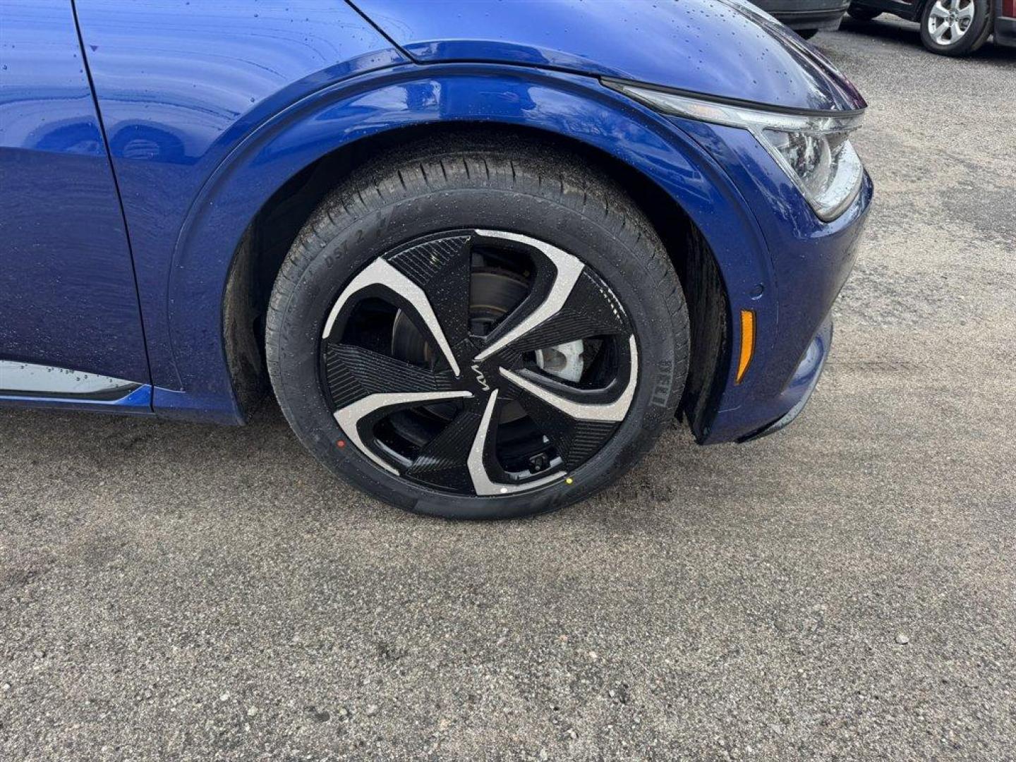 2022 Blue /Black Kia EV6 (KNDC4DLCXN5) with an 77.4 KWH Elect 77.4 KWH engine, Automatic transmission, located at 745 East Steele Rd., West Columbia, SC, 29170, (803) 755-9148, 33.927212, -81.148483 - Photo#34