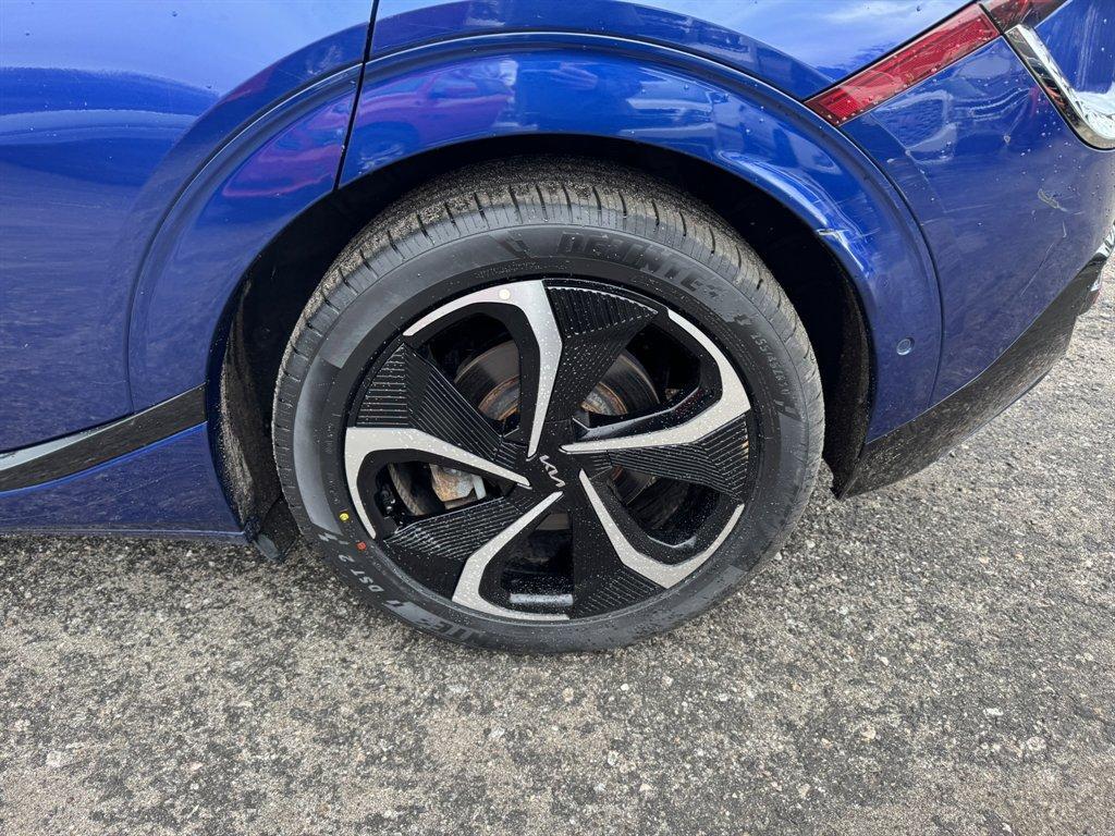 2022 Blue /Black Kia EV6 (KNDC4DLCXN5) with an 77.4 KWH Elect 77.4 KWH engine, Automatic transmission, located at 745 East Steele Rd., West Columbia, SC, 29170, (803) 755-9148, 33.927212, -81.148483 - Photo#36